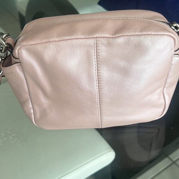 Coach camera Leather pearly pink! Trendy! - Picture 4 of 7